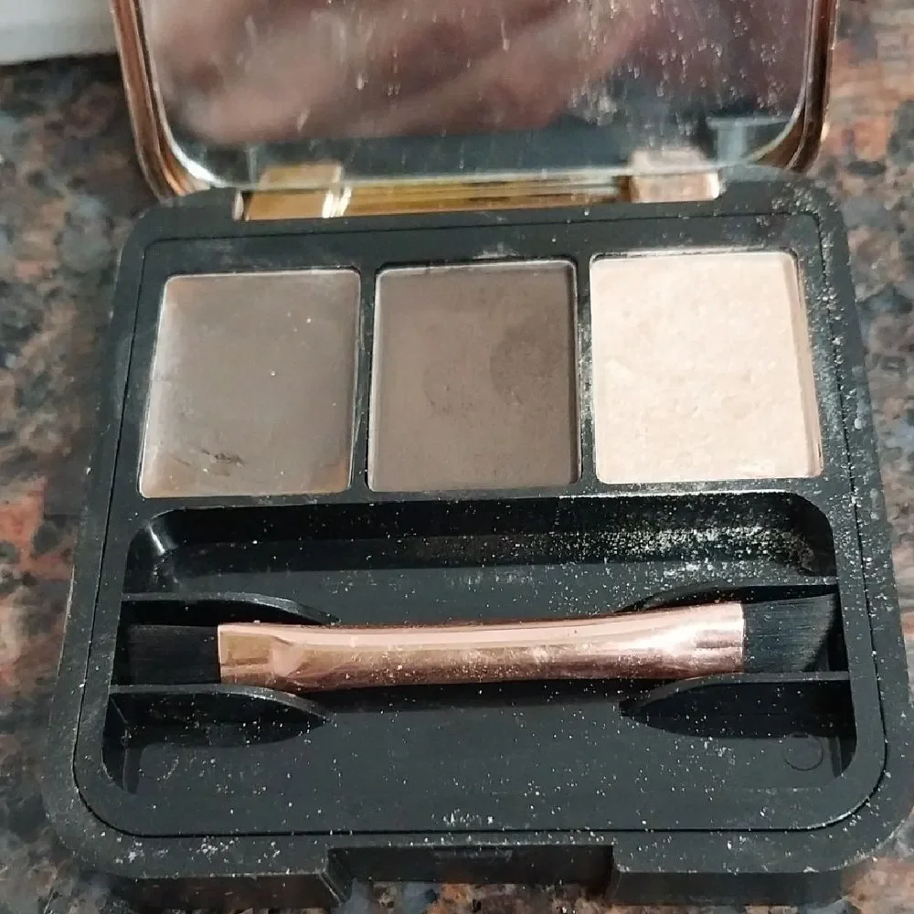 Revolution Eyeshadow Palette - Pastel and Bold Hues And Brow Sculpt Kit.